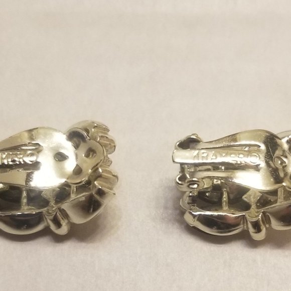 stunning Kramer faux diamond clip earrings - Picture 6 of 10